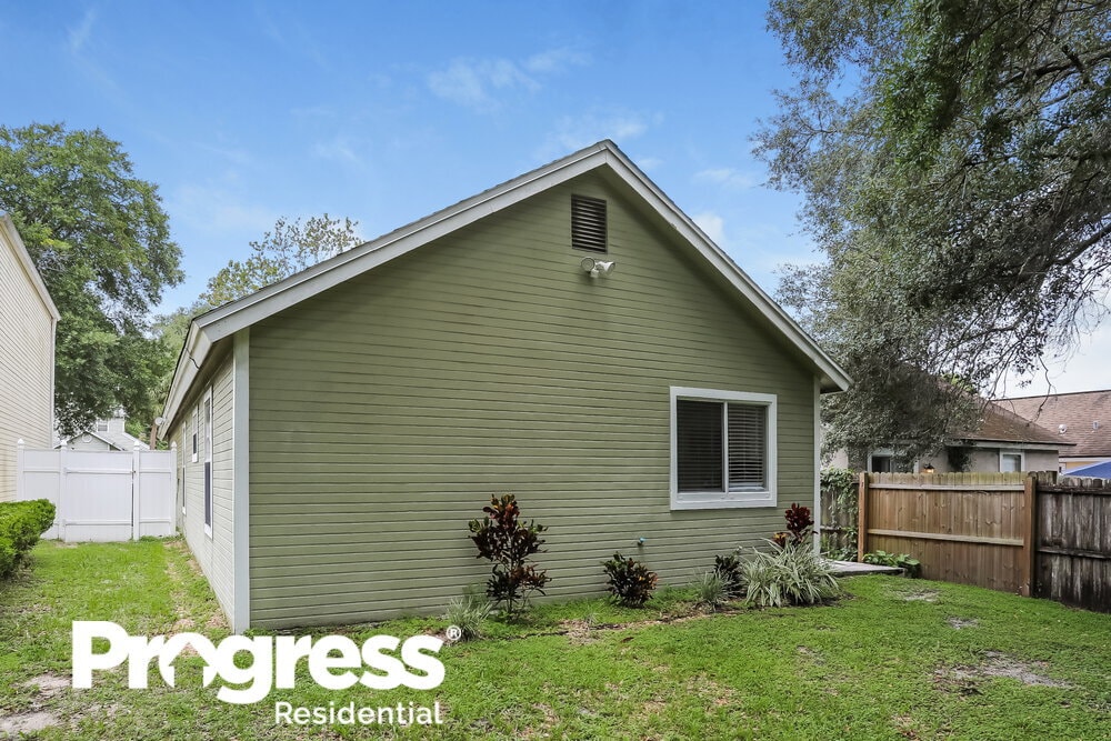 Building Photo - 1833 Iroquois Dr