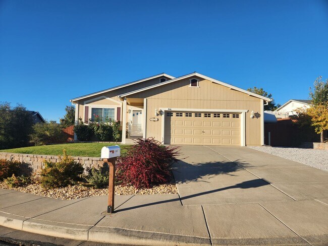 Primary Photo - Charming Highland Ranch home 3bed/2ba/2 ca...