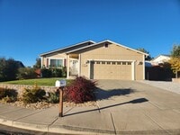 Building Photo - Charming Highland Ranch home 3bed/2ba/2 ca...