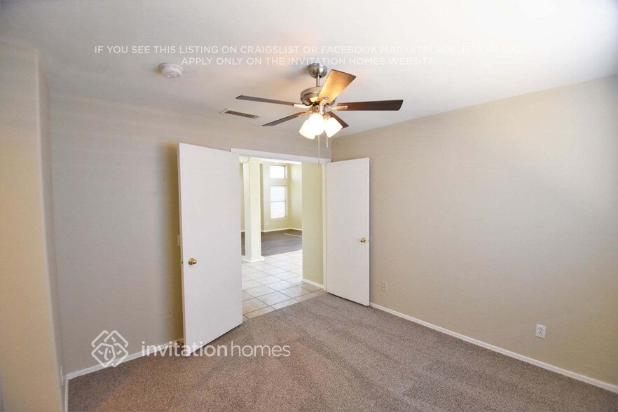 Building Photo - 5614 S 53rd Dr