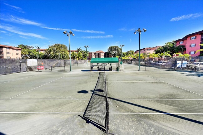 Building Photo - 660 Tennis Club Dr