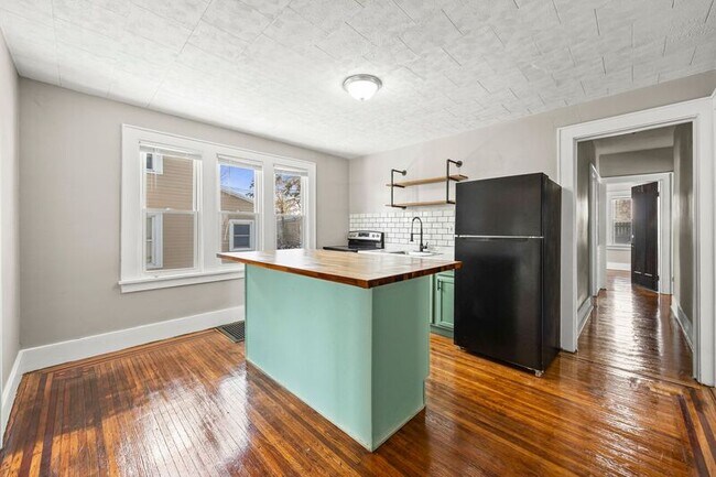 Building Photo - 16-18 Hillendale St