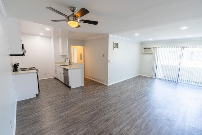 Interior Photo - 4444 Ensign Avenue