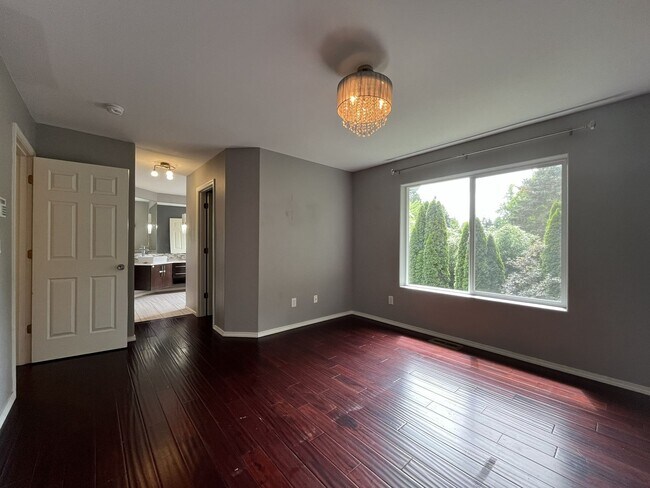 Building Photo - Beautiful 5BD/3BA Home with Soaking Tub, Island Kitchen & Attached 2-Car Garage