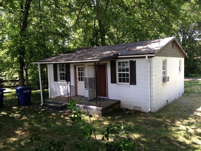 Primary Photo - Most Affordable One Bedroom House in Mt Pl...