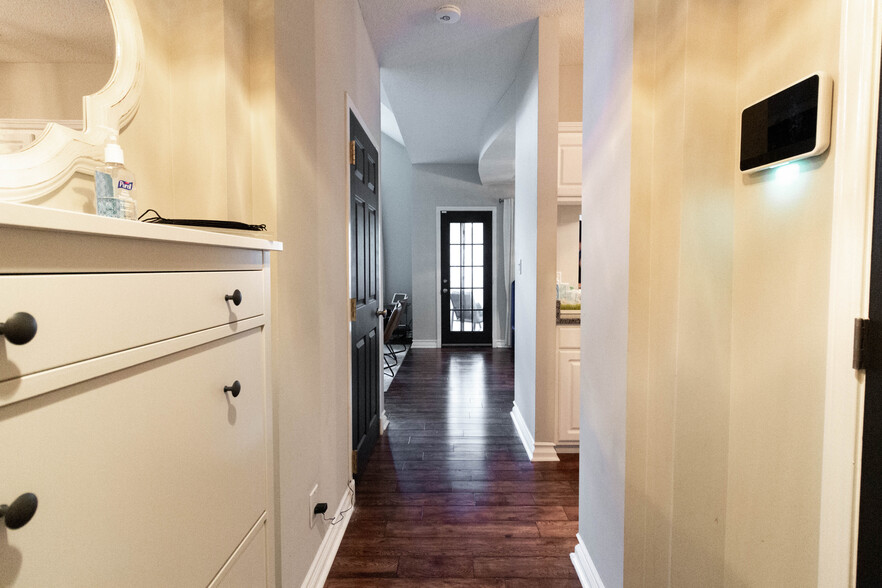 Entryway - 240 Renaissance Pkwy NE