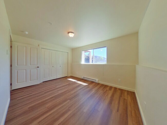 Building Photo - Centrally located 2 Bedroom Apartment in Downtown Location!