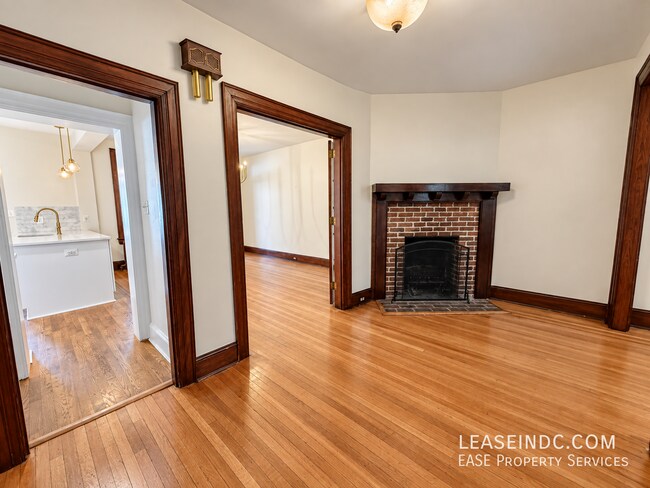 Building Photo - 1211 Park Rd NW