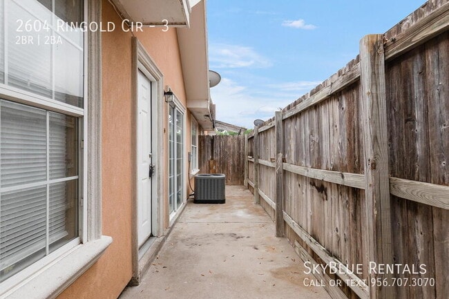 Building Photo - 2604 W Ringold Cir