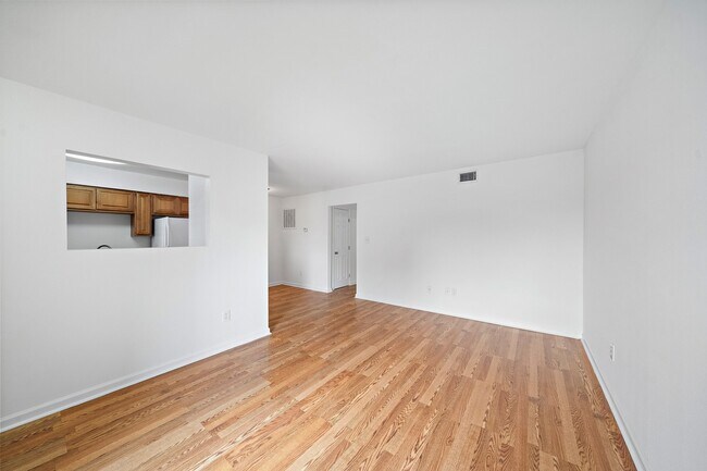 Building Photo - 100 Market St