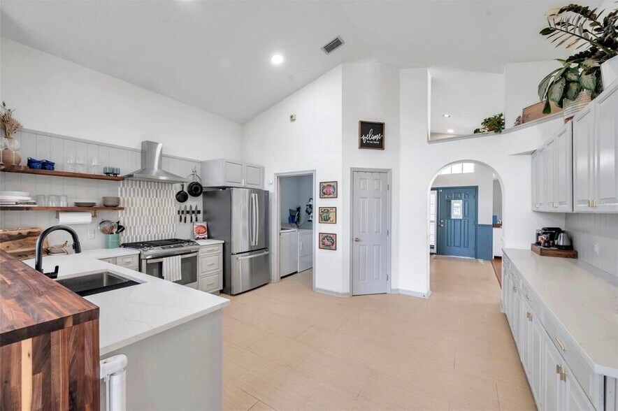 Building Photo - 6748 Waterton Dr