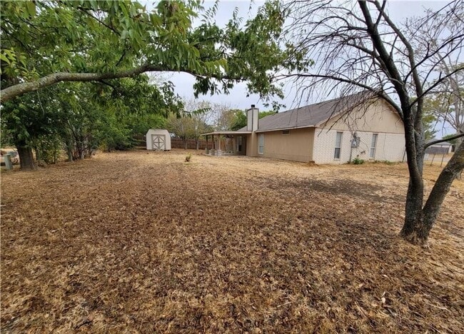 Building Photo - Upgraded 3 bedroom 2 bathroom home!  HOUSI...