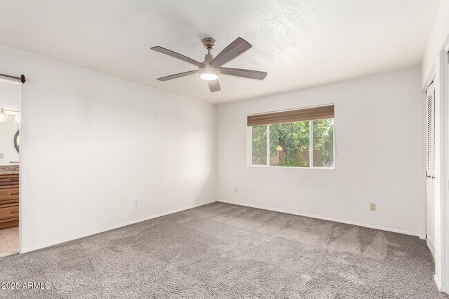 Building Photo - 11621 N 39th St