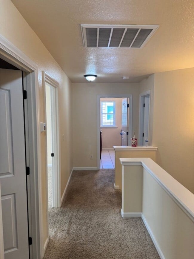 Building Photo - NEW TO MARKET/ LARGE 2 STORY HOME ON PRIVA...