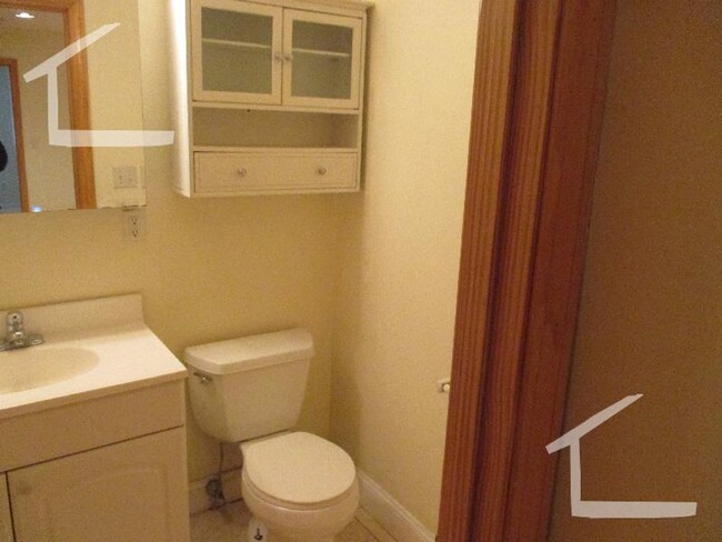 Building Photo - 3 Bed. 2 Full Baths. in Brookline, Steps f...