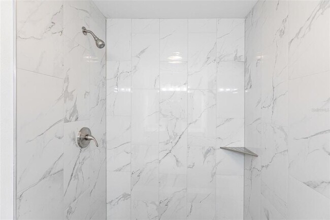 Building Photo - 326 W Grace St