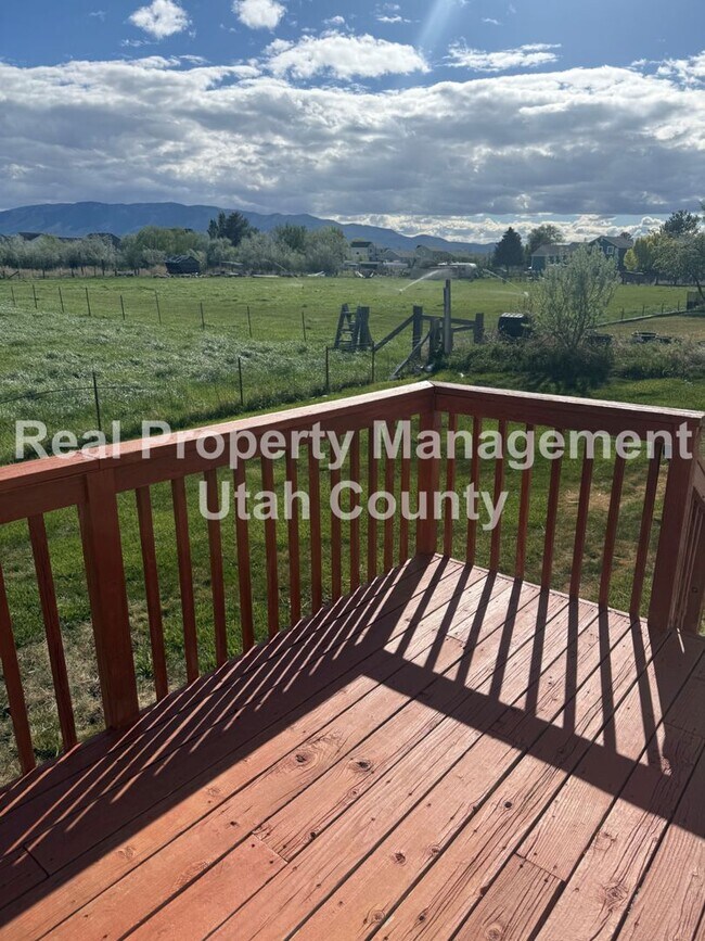 Building Photo - Large Home in Lehi!