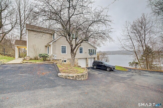 Building Photo - 14 Shore Rd