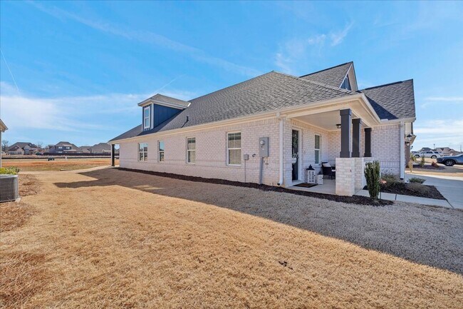 Building Photo - Beautiful 4BR/2.5BA  Full Brick Home in Co...