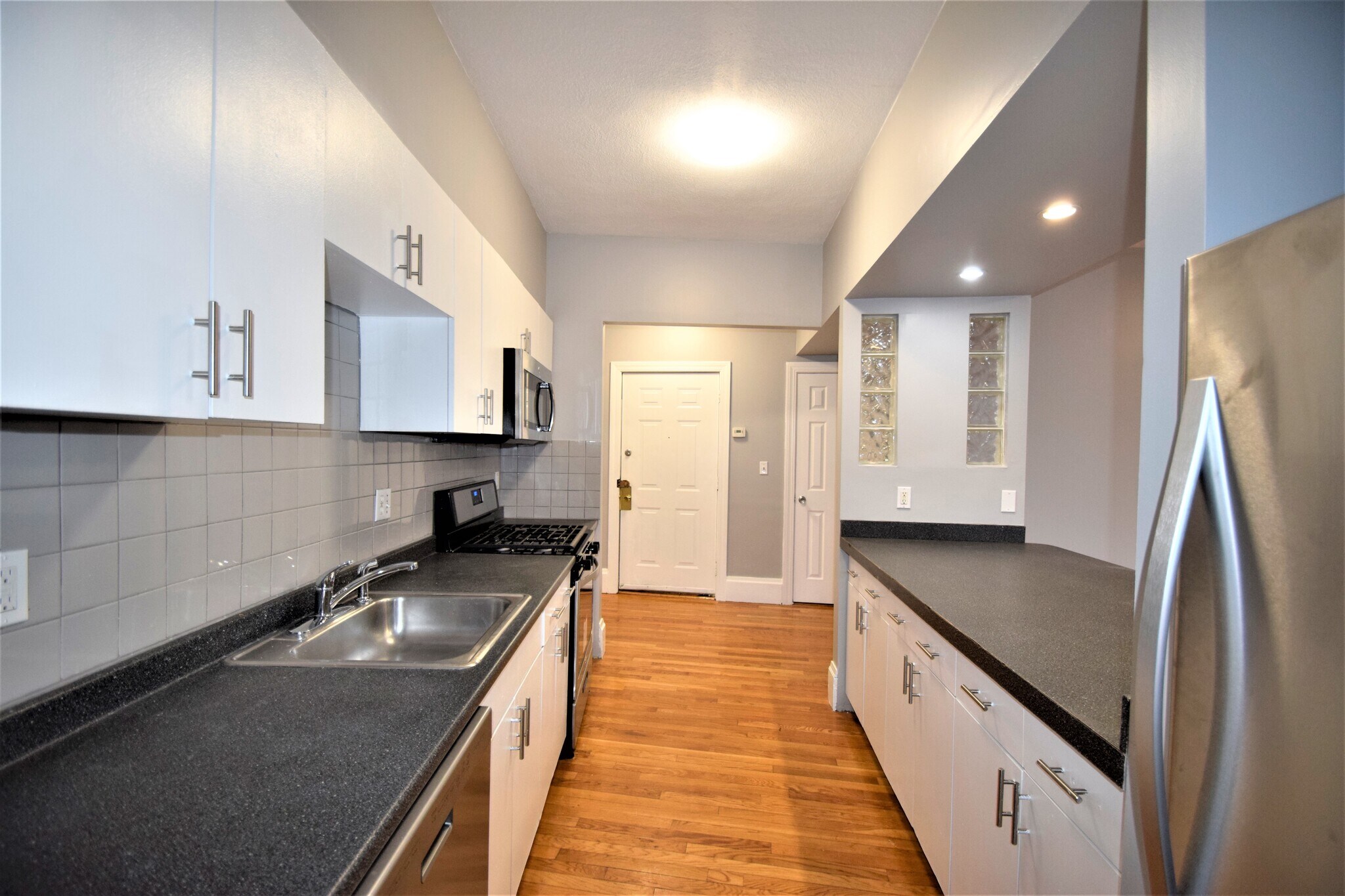 Building Photo - 83 Glenville Ave