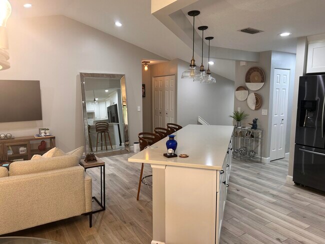 Building Photo - 5710 Coach House Cir