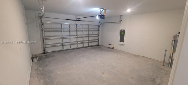 Building Photo - 2031 Punch Bowl Ave