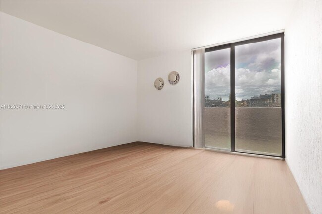 Building Photo - 10400 SW 108th Ave