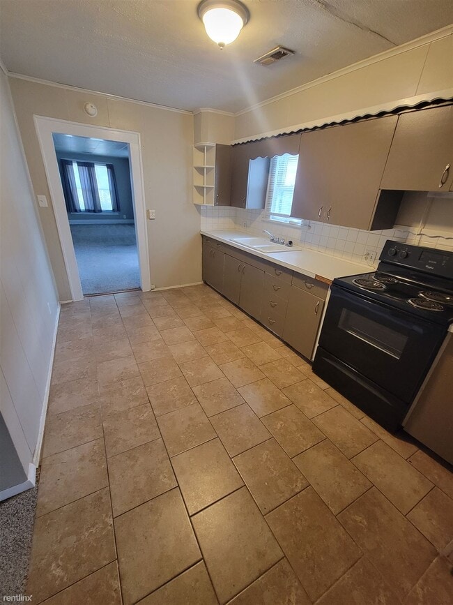 Building Photo - 3 br, 2 bath House - 307 East 9th Street