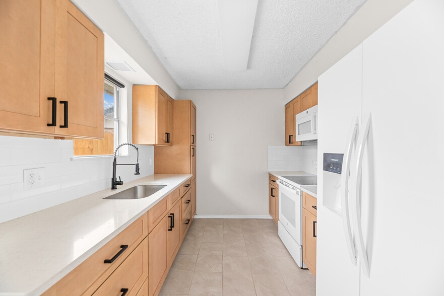 Building Photo - 4014 Richwood Cir