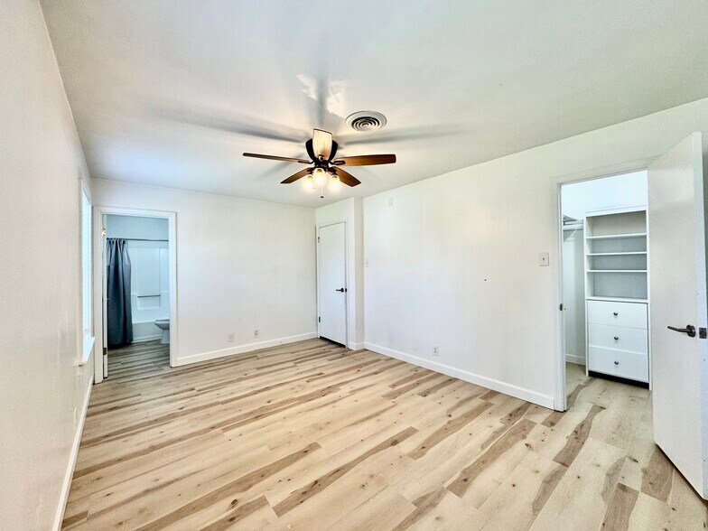 Master bedroom - 1316 Graycreek Ln