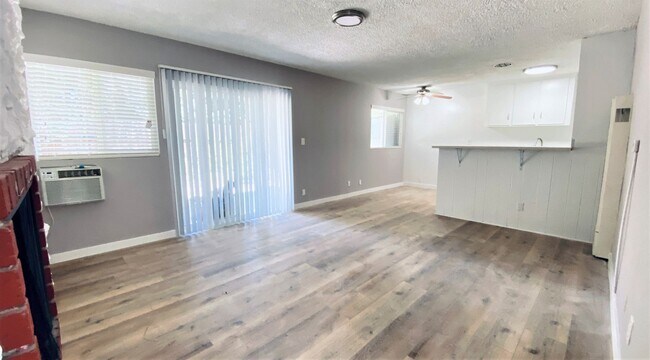 Interior Photo - 15758 Sherman Way