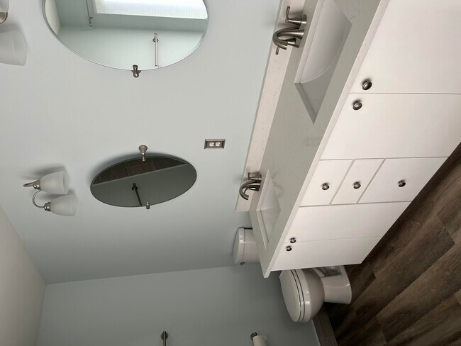 Building Photo - 1911 SE Gaskins Cir