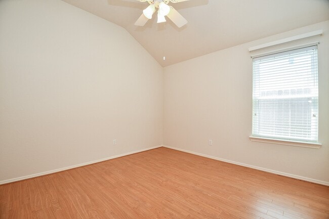 Building Photo - 6206 Fawnlake Dr