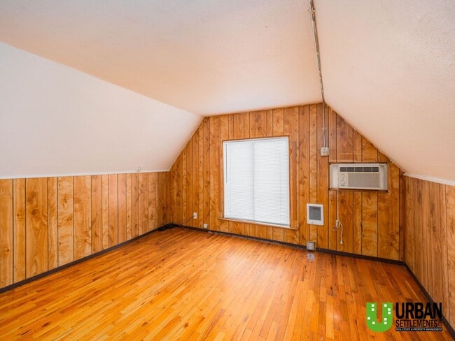 Building Photo - 828 W Cleveland Ave