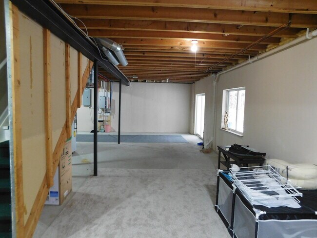 Building Photo - 3288 Hickory Dr