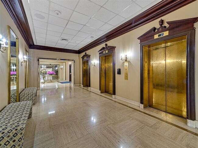 Building Photo - 2030 S Ocean Dr