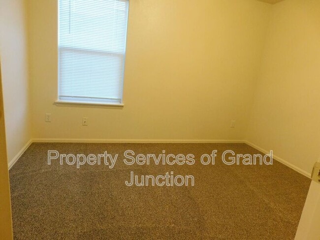 Building Photo - 3132 Shamrock Dr
