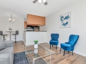 Building Photo - 1/1 Condo in Heart of Brandon & Brandon HCA Hospital