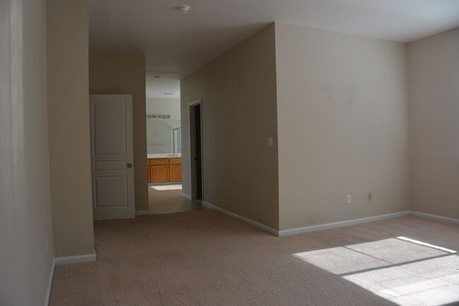 Building Photo - Antioch Golf Course area 5 bedroom, 3 bath...