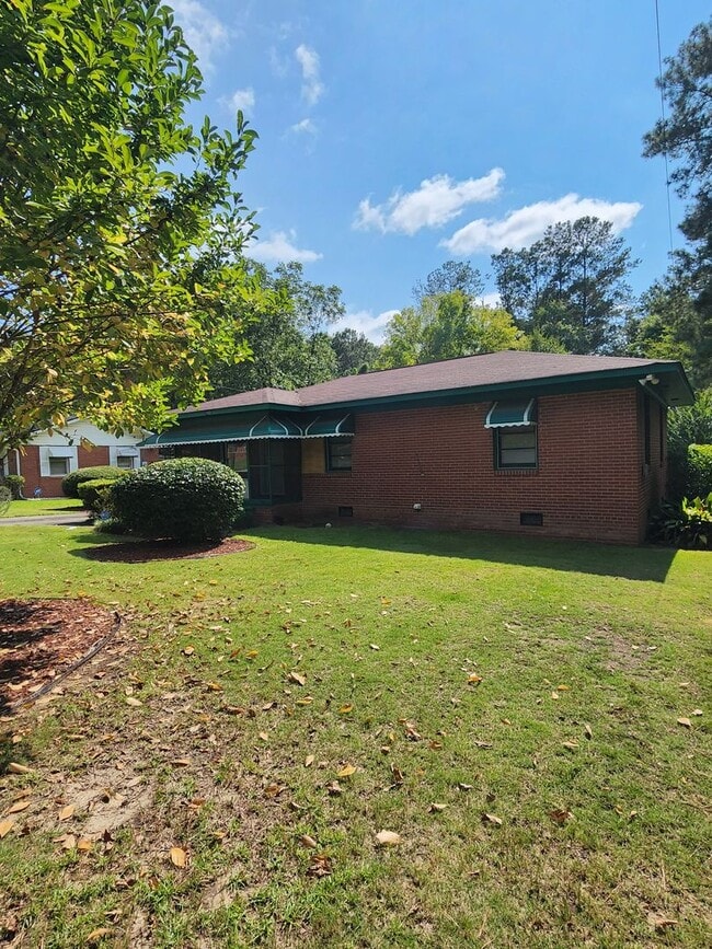 Building Photo - A GEM located close to Ft Benning