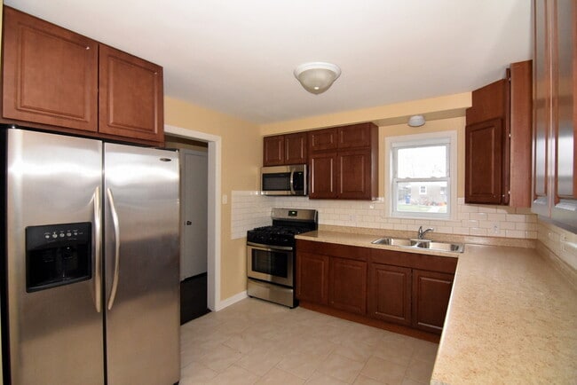Building Photo - 2710 Reuter Ave
