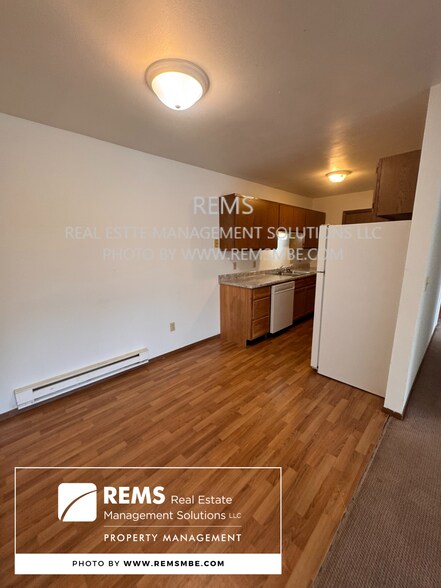 Building Photo - 554 E Slifer St