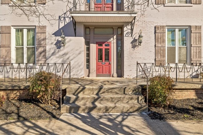 Building Photo - 302 N Church St