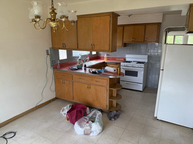 Building Photo - 5615 N Kimball Ave