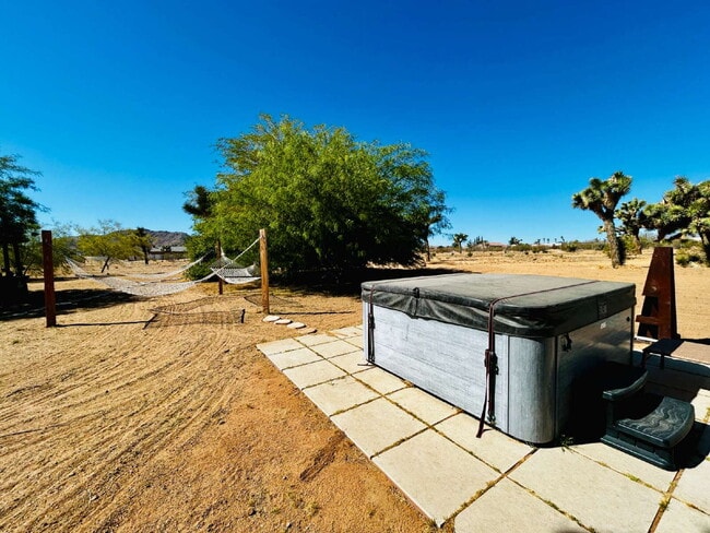 Building Photo - Gorgeous, renovated home on 2 acres in quiet neighborhood.
