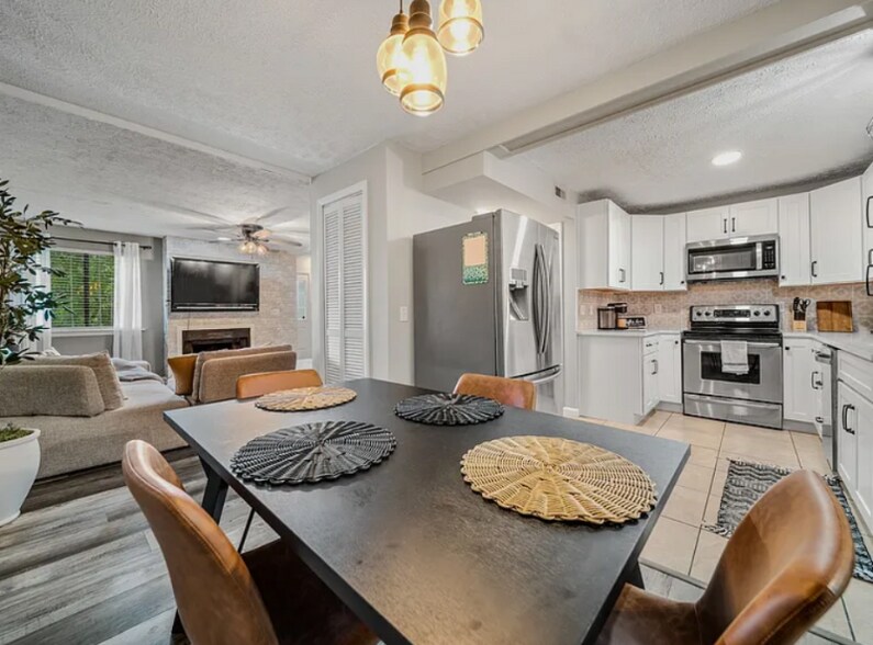 Building Photo - 301 Deerpoint Dr