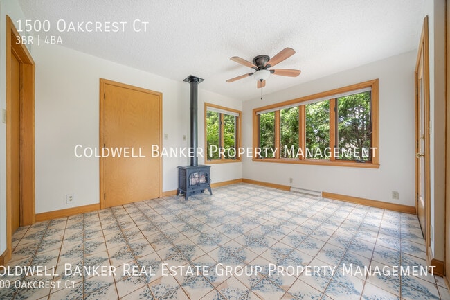 Building Photo - 1500 Oakcrest Ct