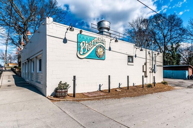 Building Photo - Great location in East Nashville!