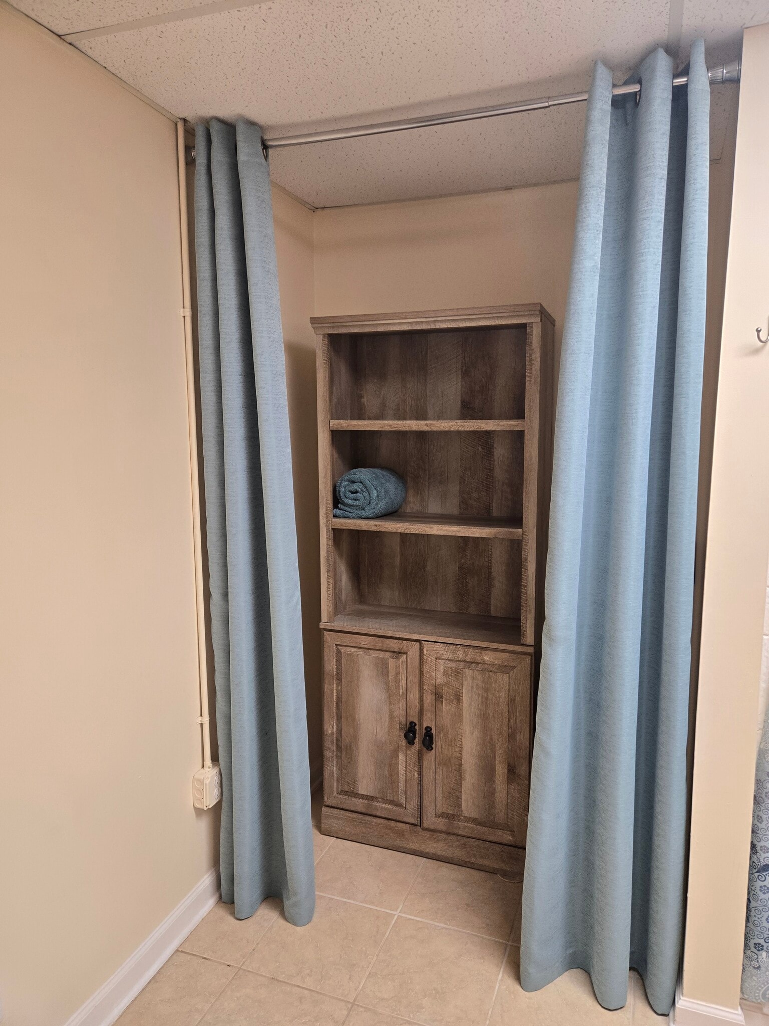Extra storage in bathroom - 106 Hickory St