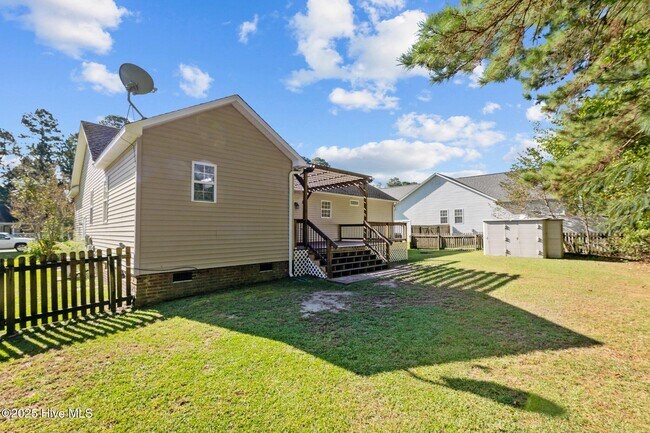 Building Photo - 123 Leonard Dr